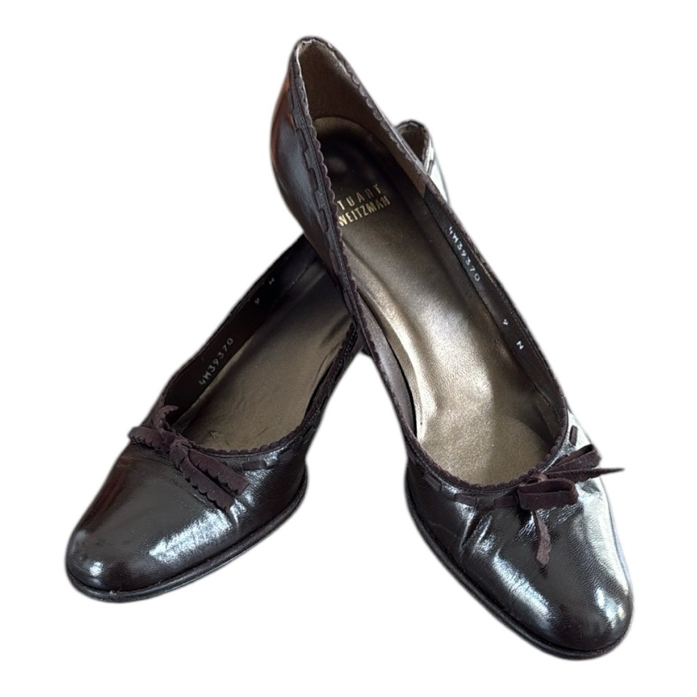 Stuart Weitzman Brown Leather Scalloped Kitten Heels with Vibram sole size 9N